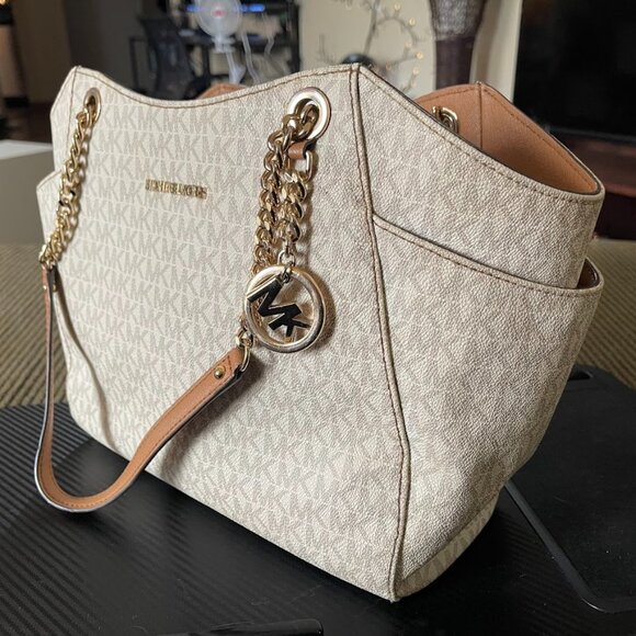 Michael Kors Jet Set Chain Tote – Vanilla with Gold Hardware - Picture 1 of 3